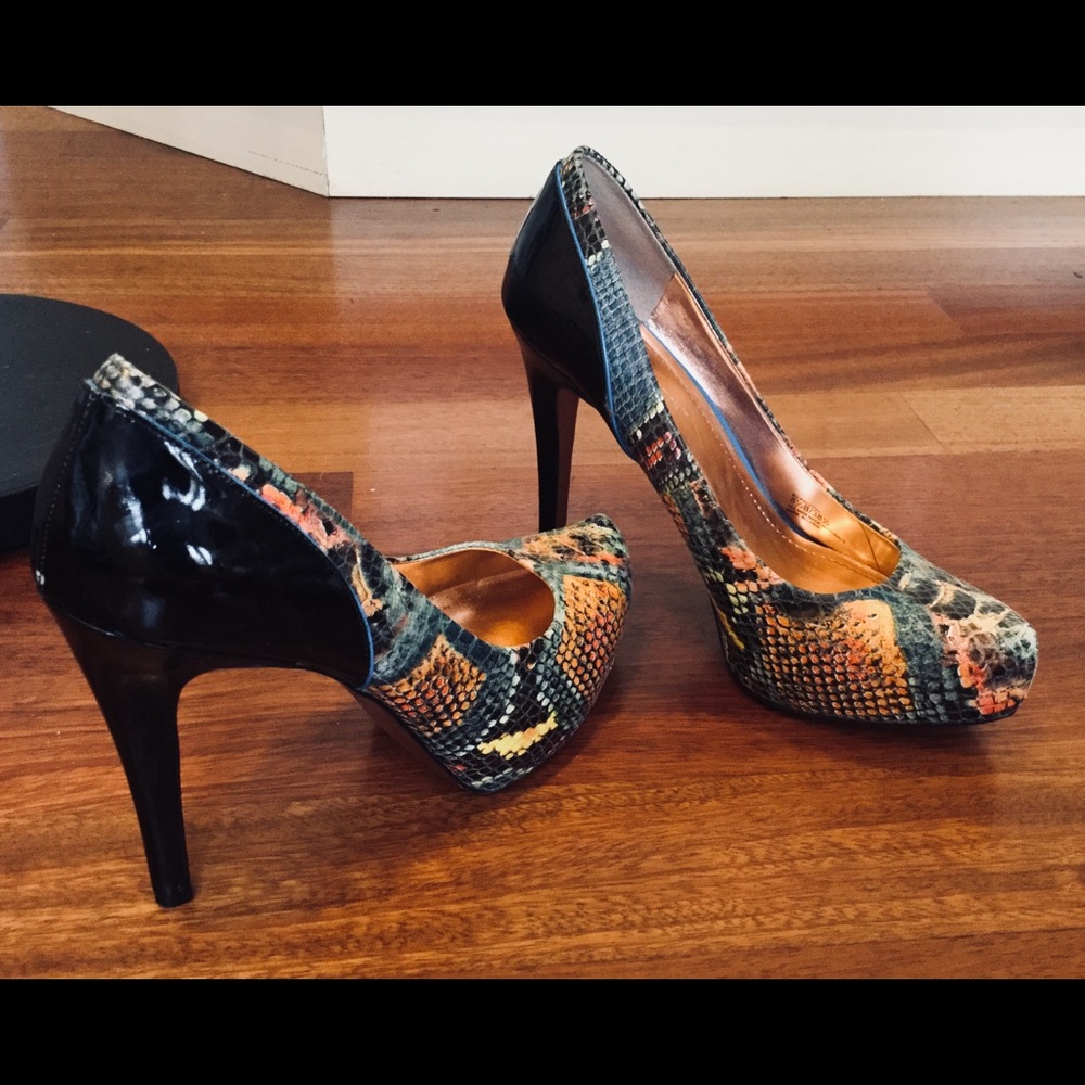 BCBG Snakeskin pumps